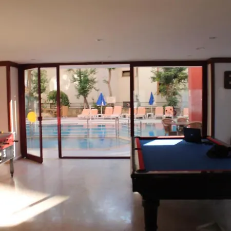 Caprice Apartahotel 2*